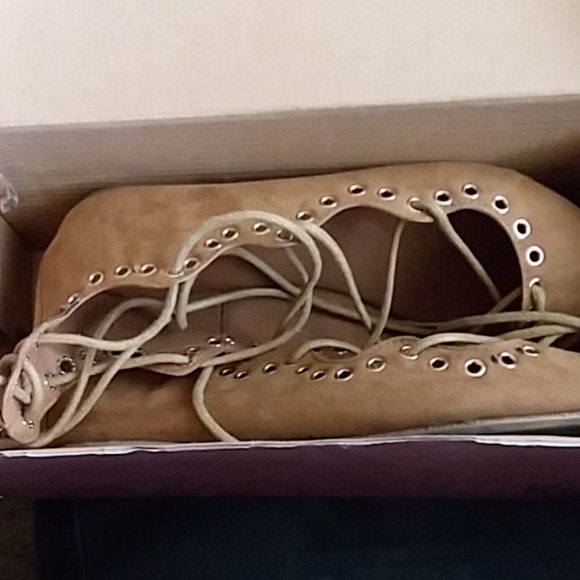 Tie Up Tan Shoes - Picture 1 of 4